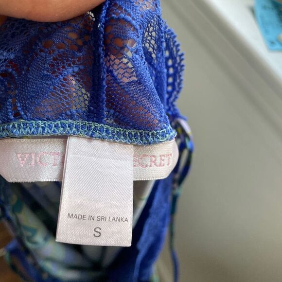 Victoria’s Secret Lace Camisole Slip - Picture 9 of 11